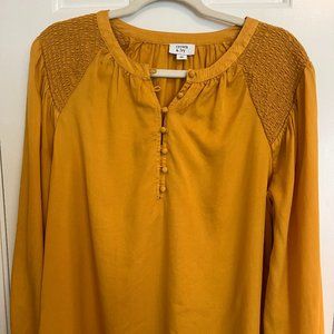 Beautiful CROWN & IVY Blouse with Smocked Shoulders Sz Large